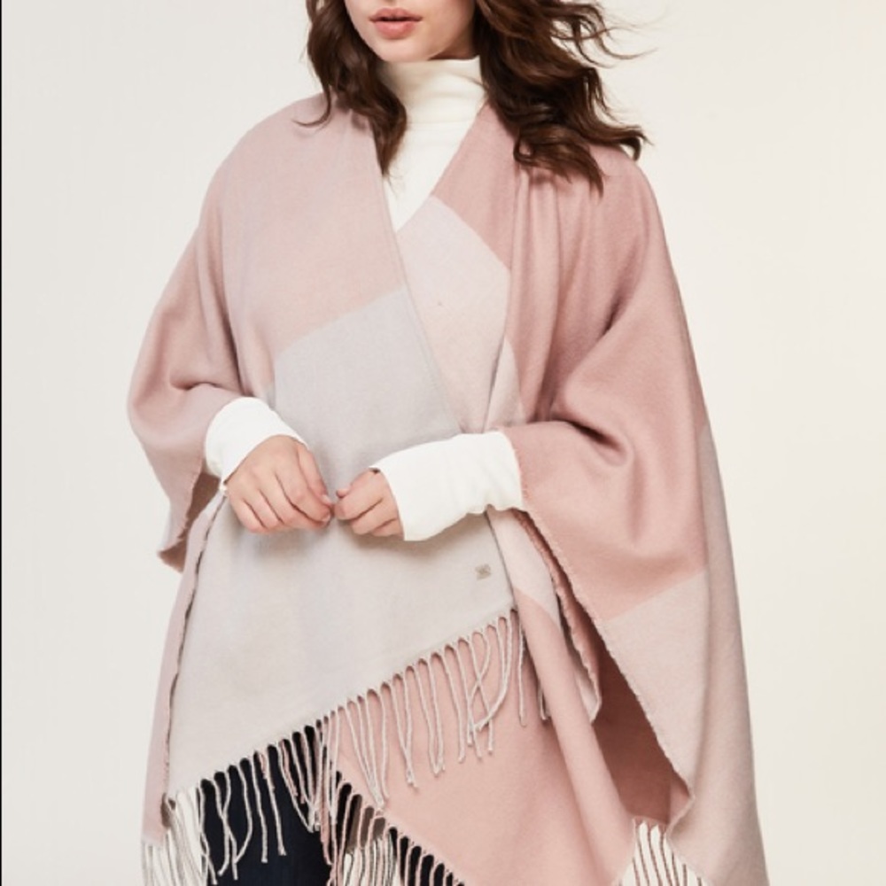 ✨HOST PICK!!✨🌸 SOIA & KYO Woven Scarfigan with Fringe 🌸